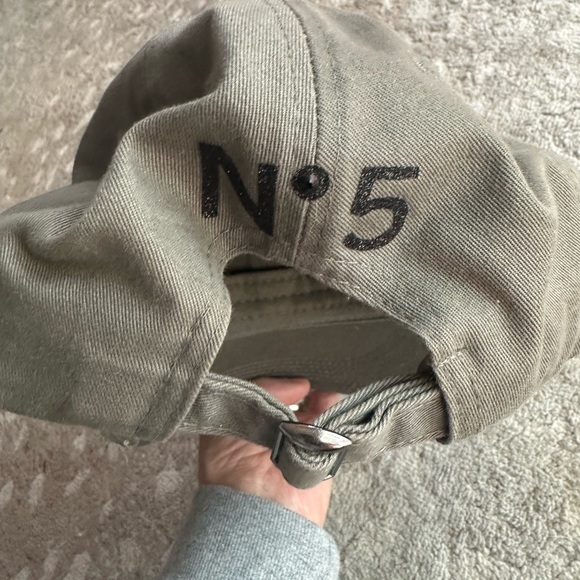 Chic Black Embellished Cap - Picture 2 of 4